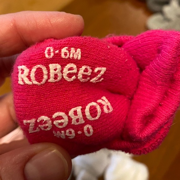 Lot of Nine Robeez and Gap Socks 0-6 - Picture 4 of 4